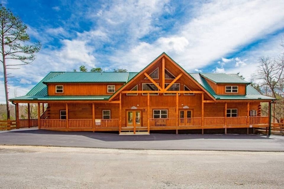 9000 square foot lodge
