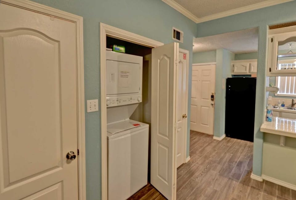Floor, Flooring, Indoors, Hardwood, Furniture