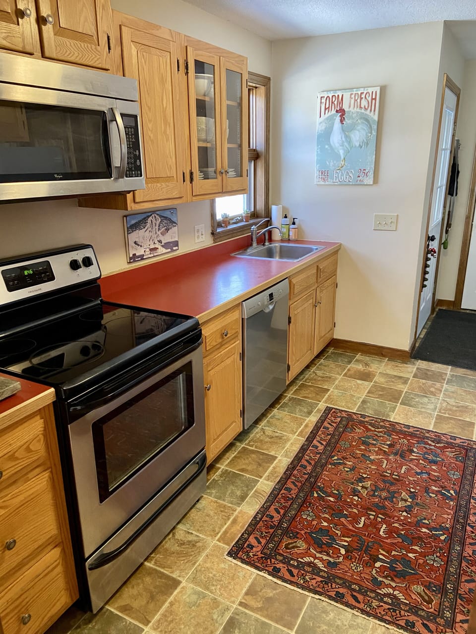 Fully equipped kitchen.