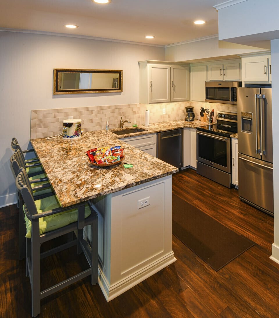 refrigerator with filtered water & ice maker, microwave, stove, oven, dishwasher