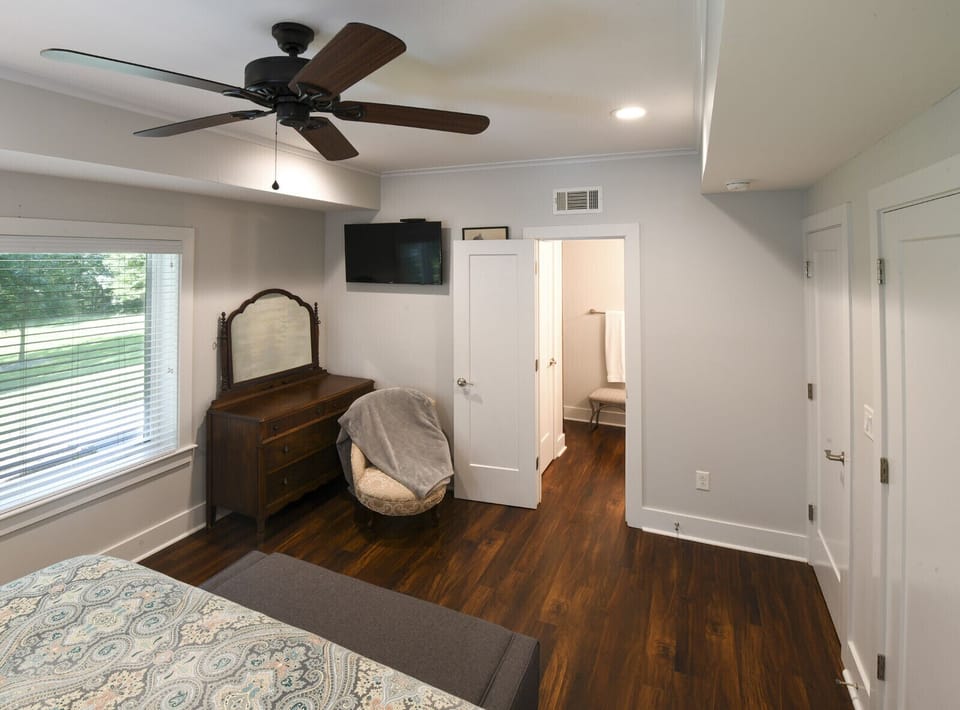 Bedroom 2 - extra seating