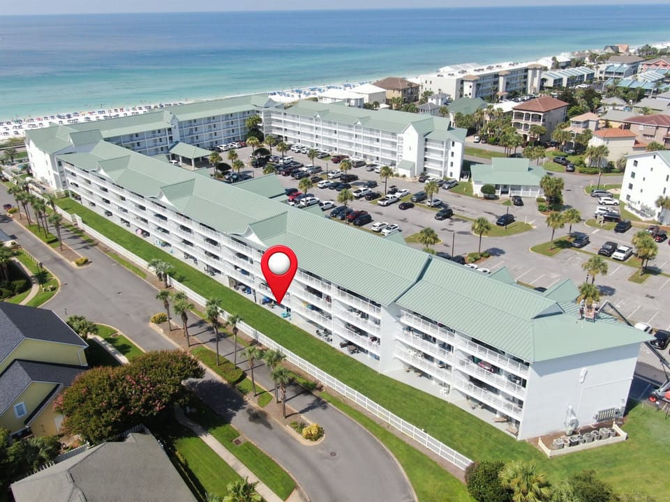 Steps from the beach with a roomy ground level patio. 🌊🌞