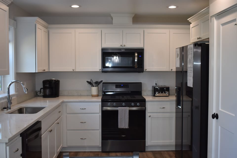 fully equipped kitchen, with pantry, everything brand new