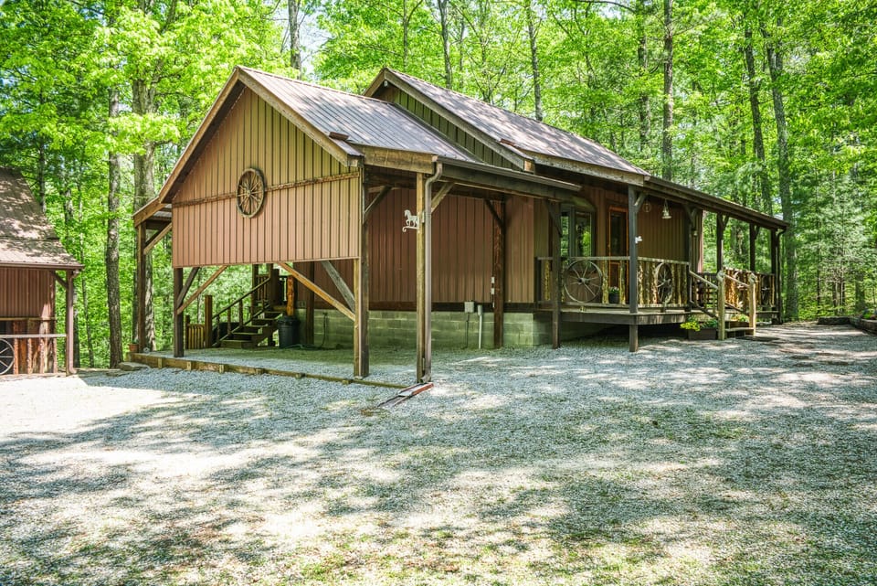Main cabin with RV, LQ Trailer parking. 
