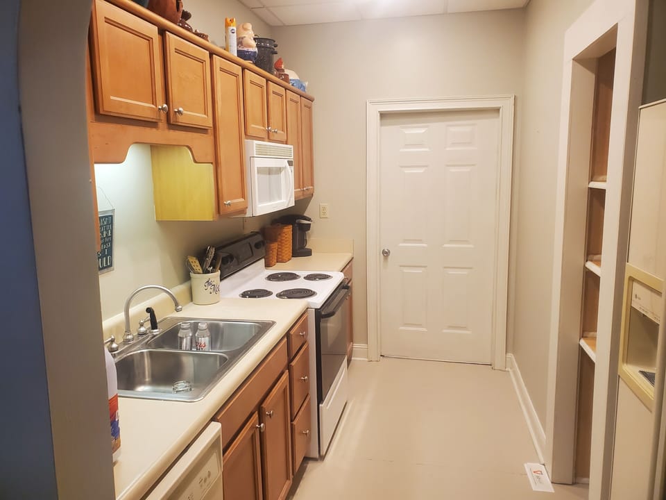 walkout level kitchen