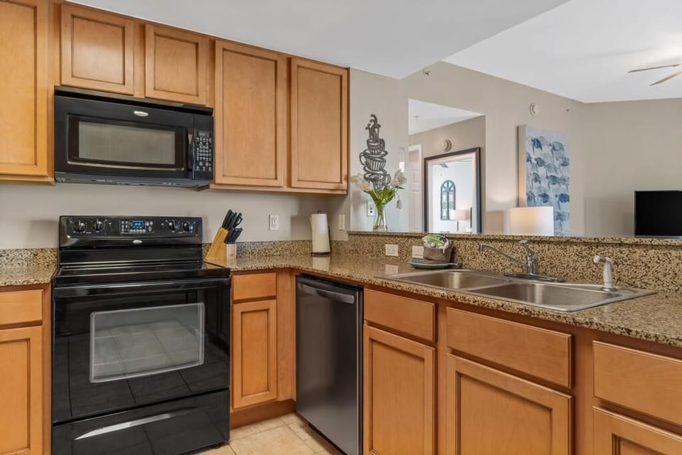 Spacious Kitchen with all the comforts of home, Granite counter tops.