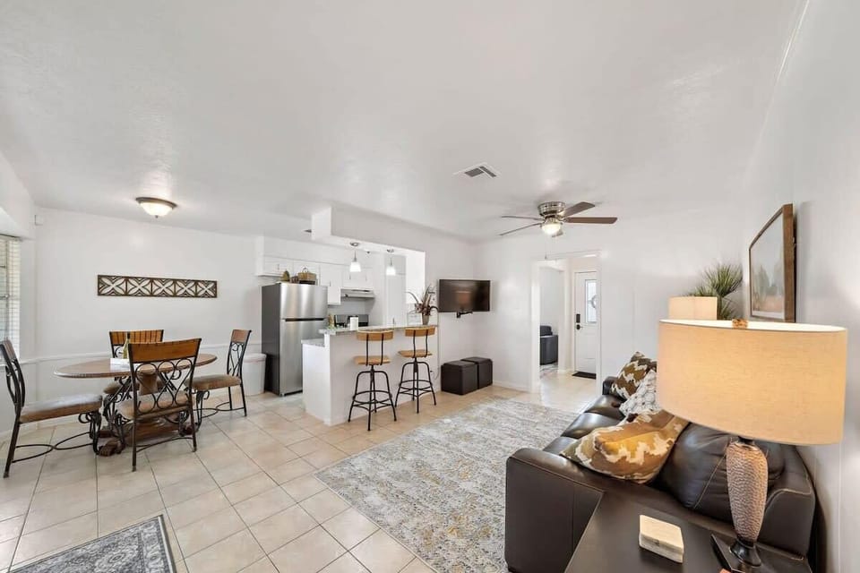 Living Area: Bright and spacious, perfect for relaxation or socializing with friends!