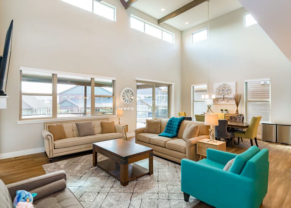 Open floorplan, with ample seating