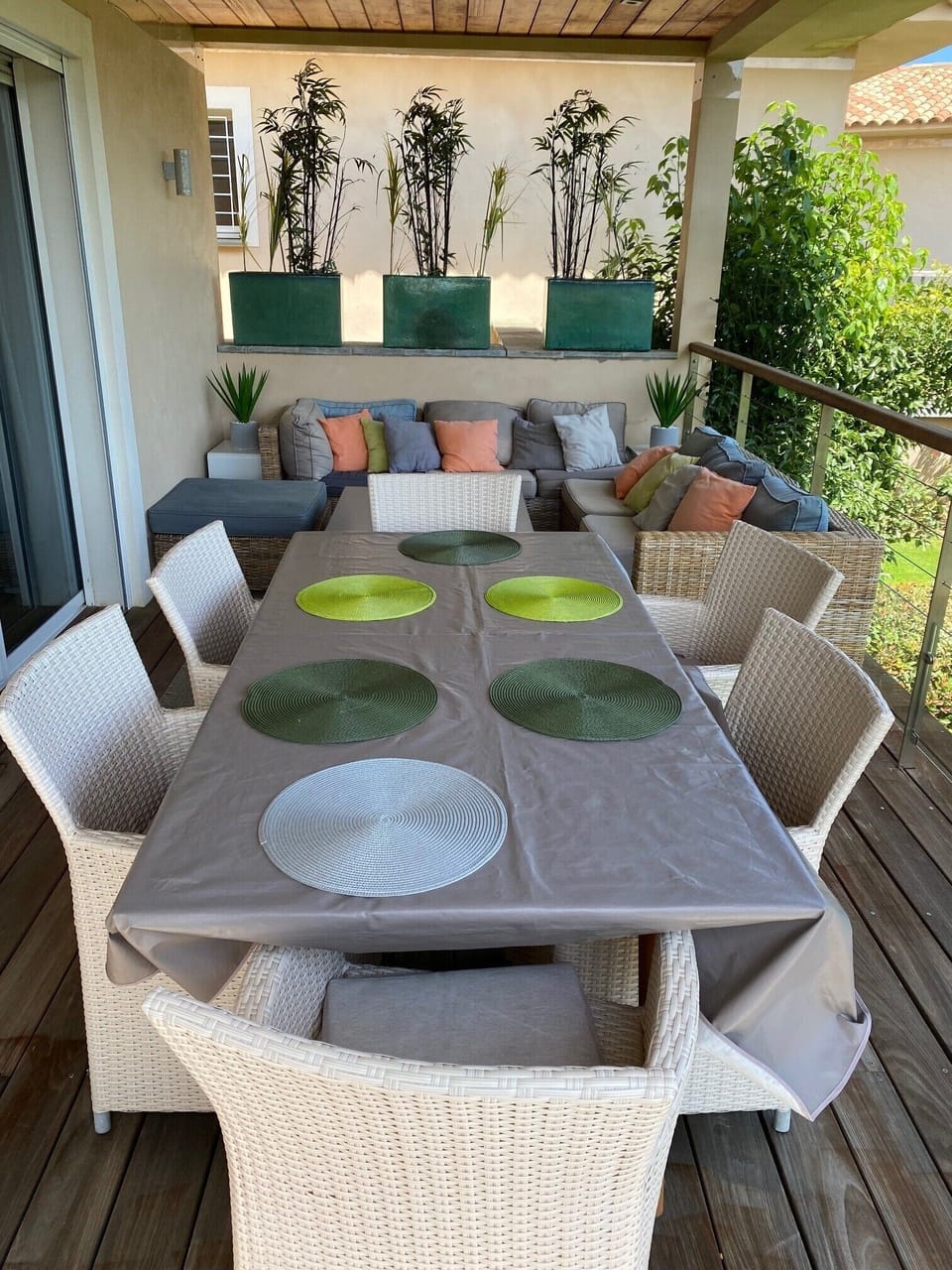 Outdoor dining