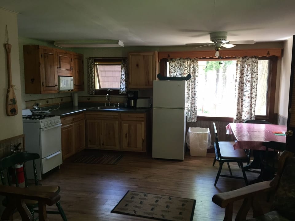 Vista Cottage Kitchen and Dining Area