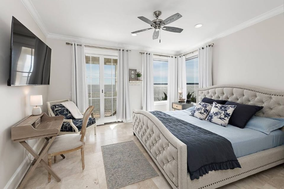 Bedroom 3 with porch walkout and ensuite - third floor