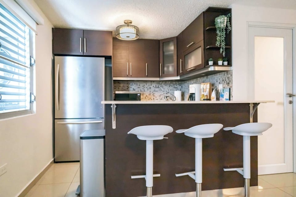 Full Kitchen with Dining Area