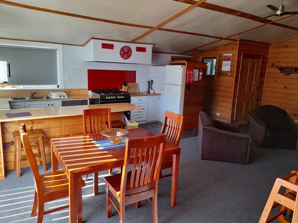 Dinng with expendable table, with 2 reading chairs.