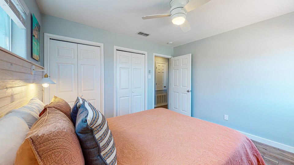 Bedroom 2 with Queen Bed