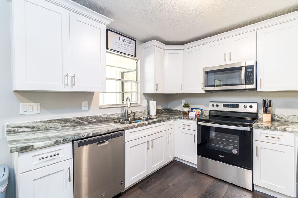 Enjoy family meals in the fully equipped kitchen