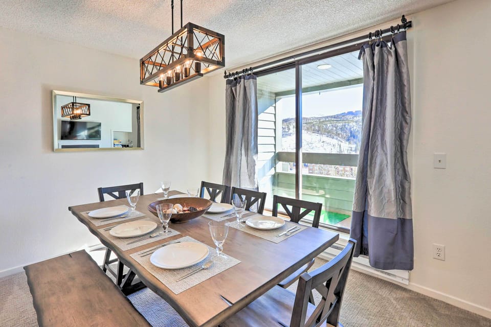 Dining Area | Breakfast Bar