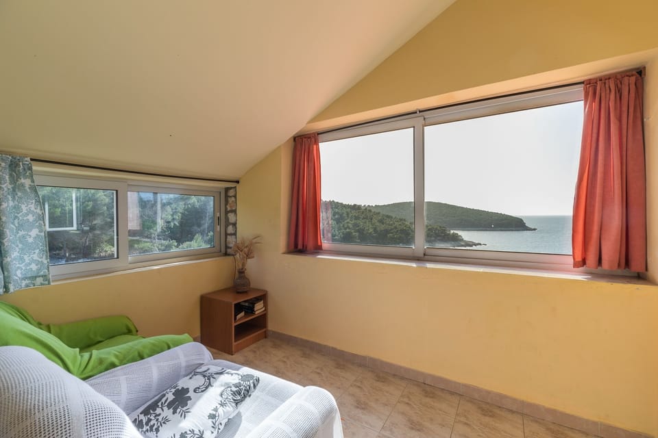 Living room 2