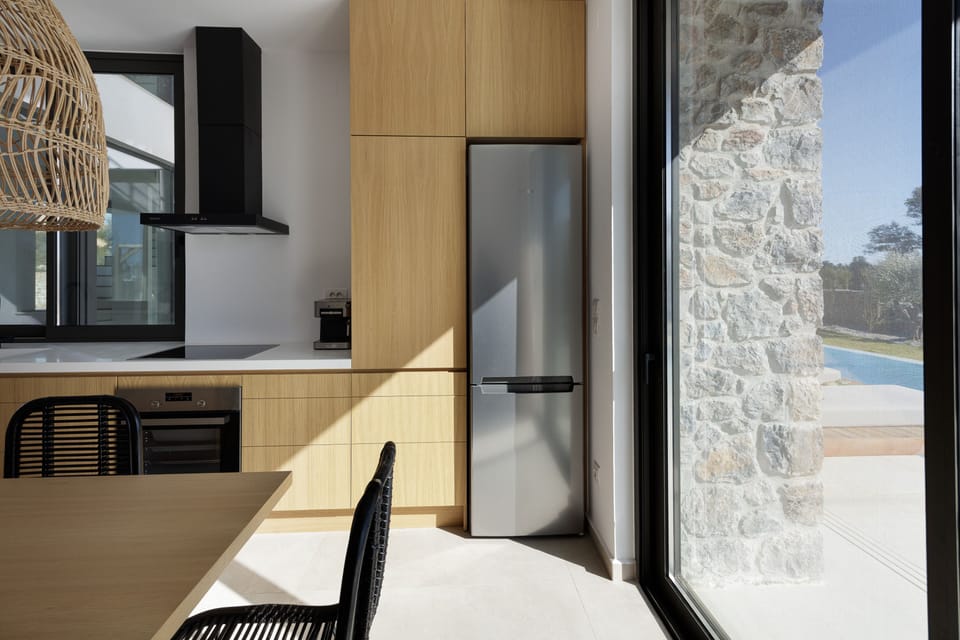 Fully equipped kitchen with modern appliances!