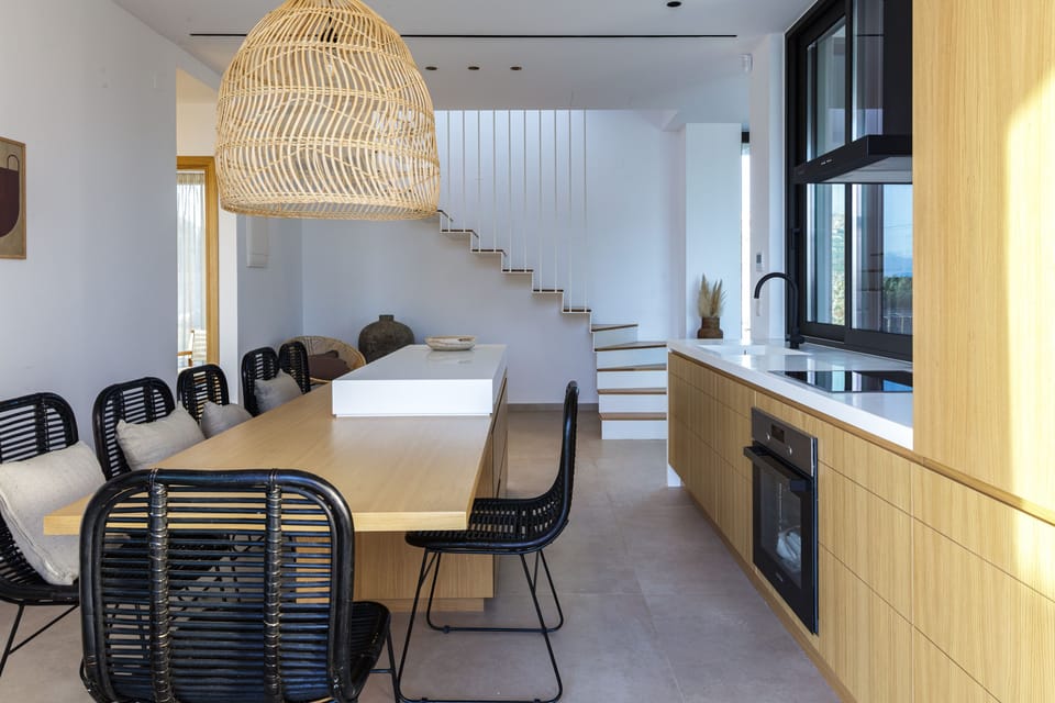 The kitchen island is flanked by 6 stools, the perfect place to make memories with your loved ones!