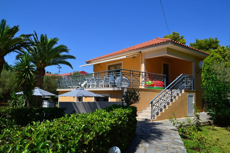 Cute 2 bedroom apartments in Lassi. Kefalonia Greece.  Lassi apartments.
