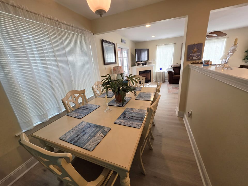 Main Level,Dining Area,
