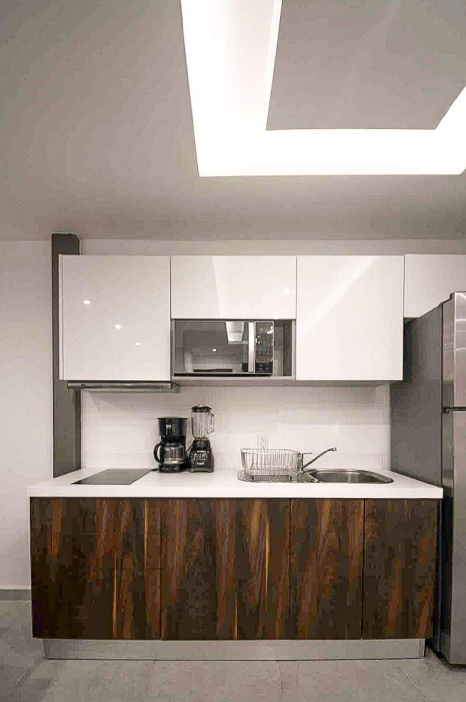 Fully equipped kitchen with a microwave and sink