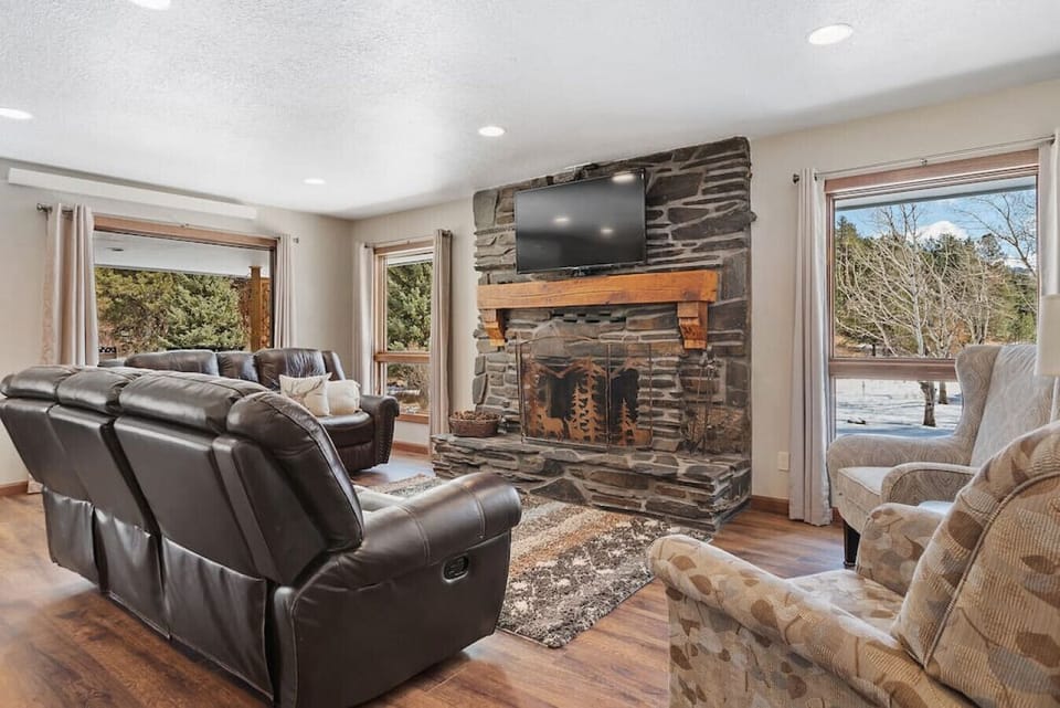 Enjoy the wood burning Fire Place .