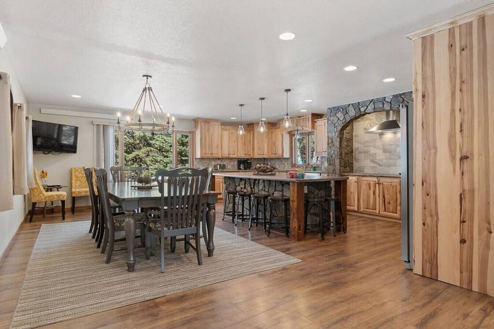 Kitchen/Dining Room Right as you walk in.