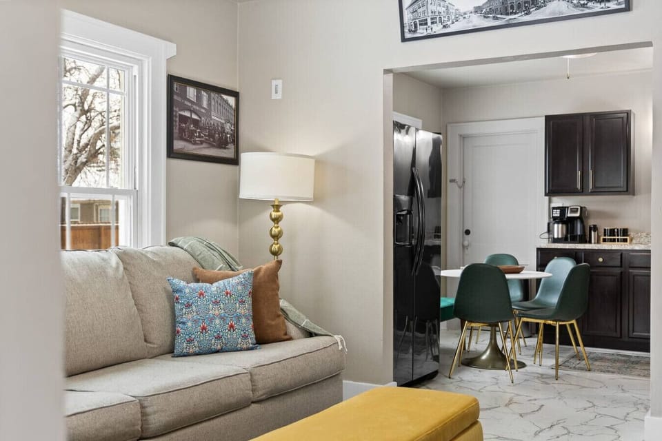 ` The place was spotless, comfortable and festively decorated.. ! ` - Bethany,