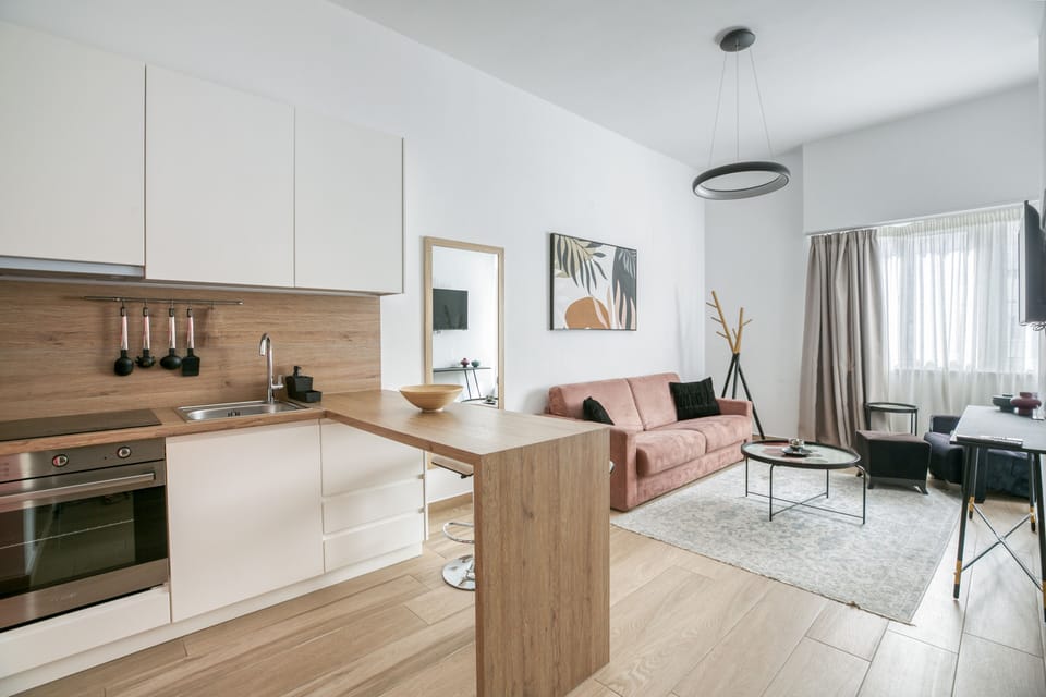 TV and multimedia, Living room, Dining area, Oven, Stovetop, Kitchen