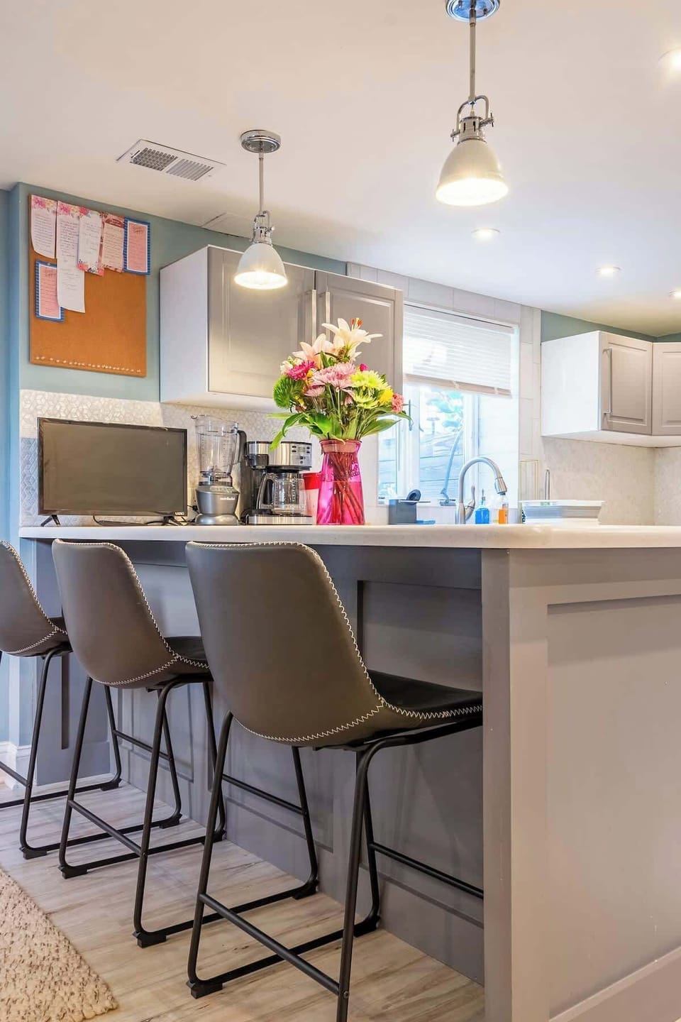 breakfast bar and plenty of room to cook