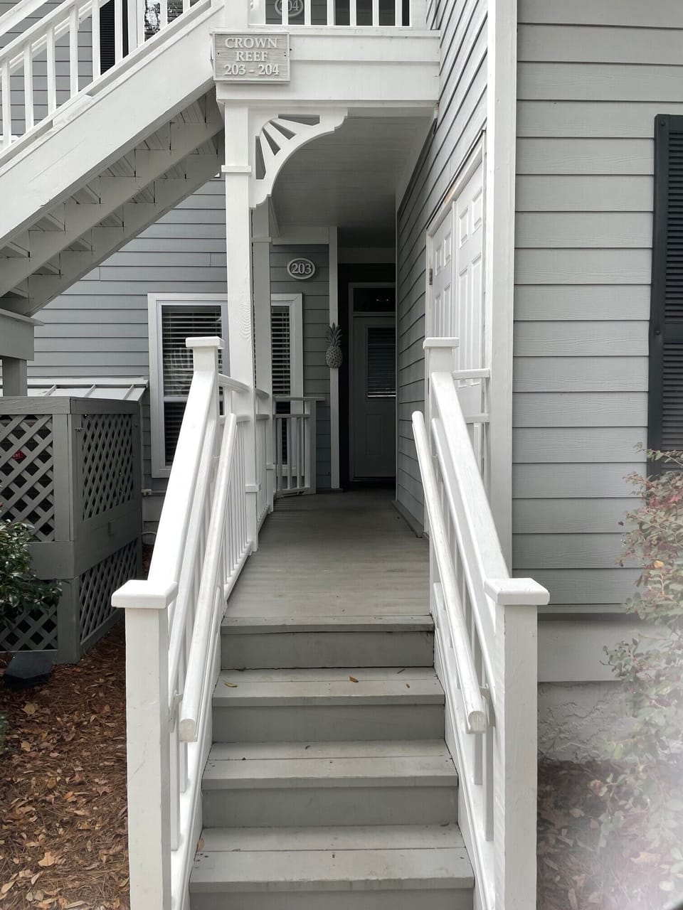 With only 4 steps to our front door its easy & convenient for everyone to access