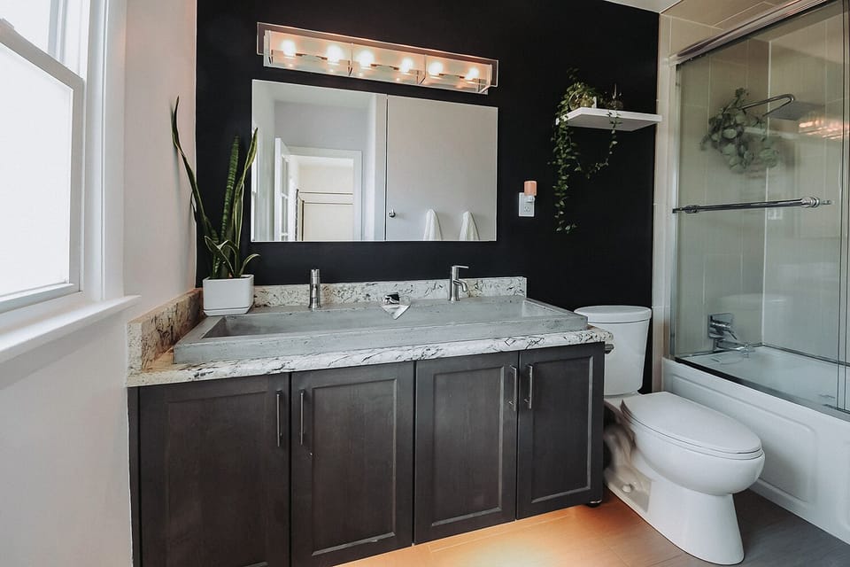 Bathroom with jacuzzi tub