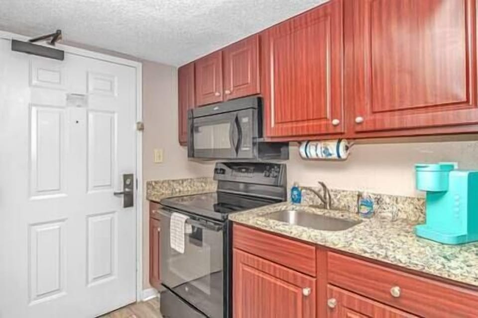 Front Entrance & Kitchen Area