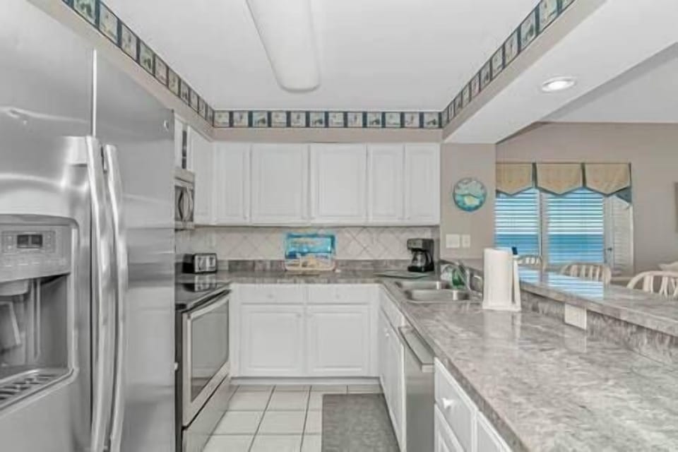 Fully Stocked Kitchen w/ an Ocean View!