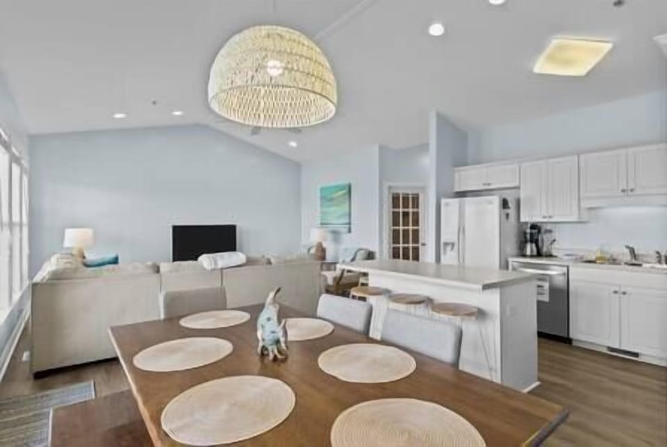 Dining table, seats 6