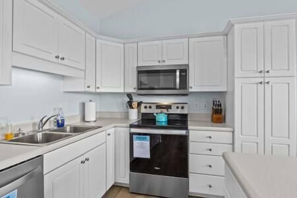Fully-equipped kitchen