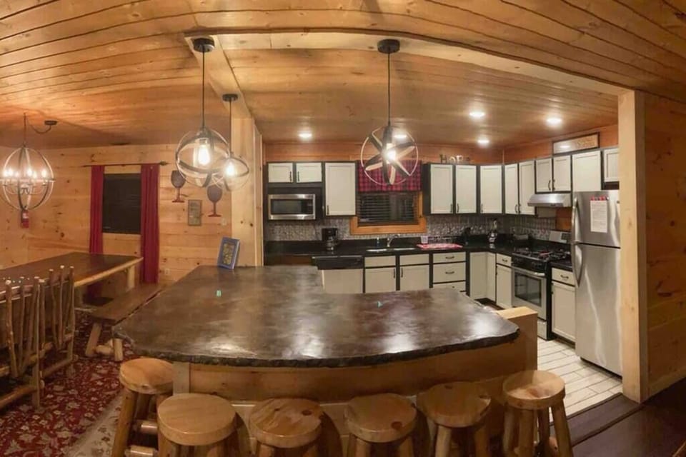 Mountain Leisure Retreat offers an open floor plan that allows your guests to mingle while cooking, eating, playing a game of pool or cards, or enjoying a movie or game while lounging on the couches. 