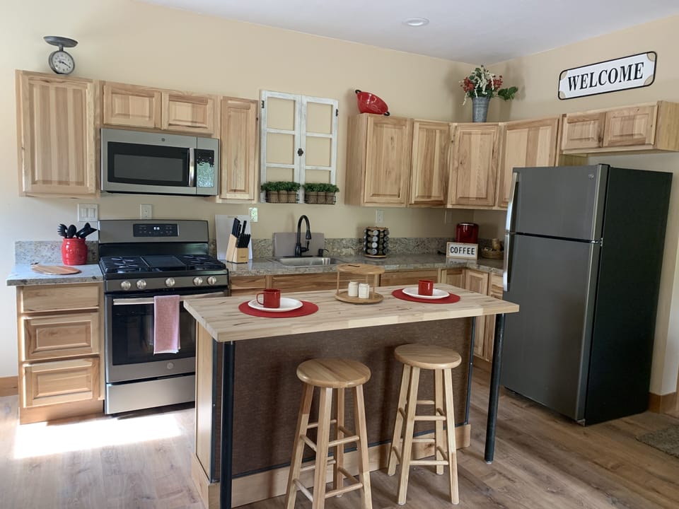 Kitchen with breakfast bar top