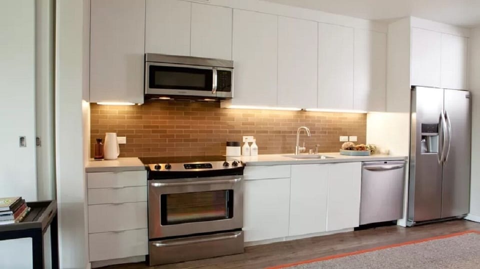 Full kitchen