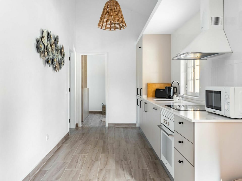 Cabinetry, Property, Countertop, Drawer, Interior Design, Lighting, Building, Wood, Flooring