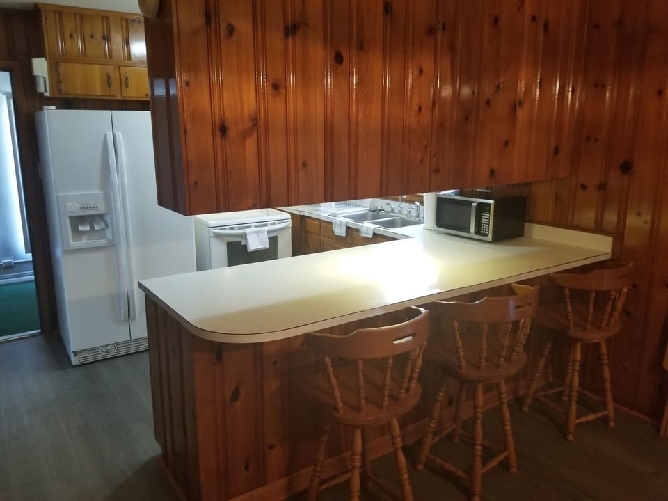 KITCHEN COUNTER