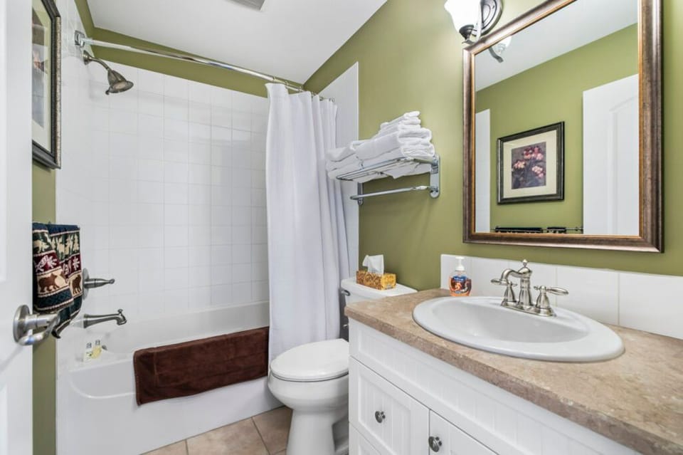 Bathroom 2: downstairs