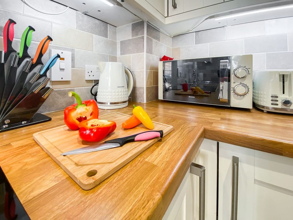 Fully fitted kitchen