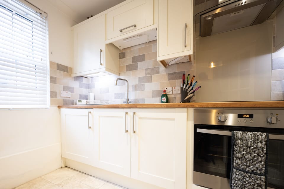 Fully fitted kitchen