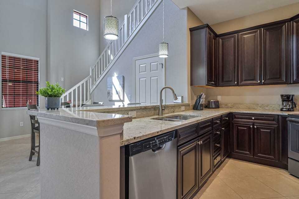 PAS5806 - Fully equipped, upgraded kitchen