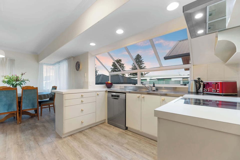 Kitchen open plan with dining area