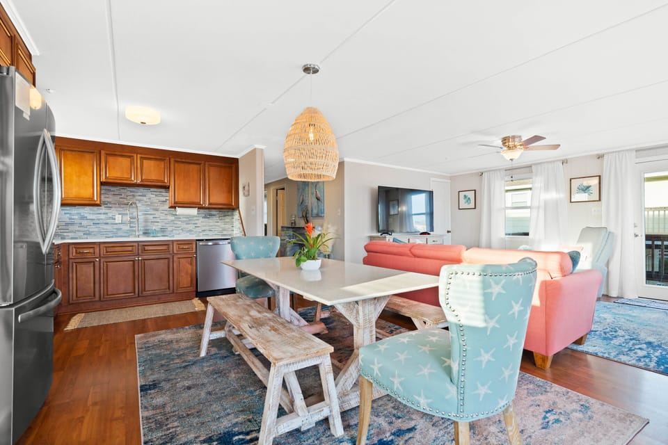 The Sandy Moose boasts a spacious living and dining area.