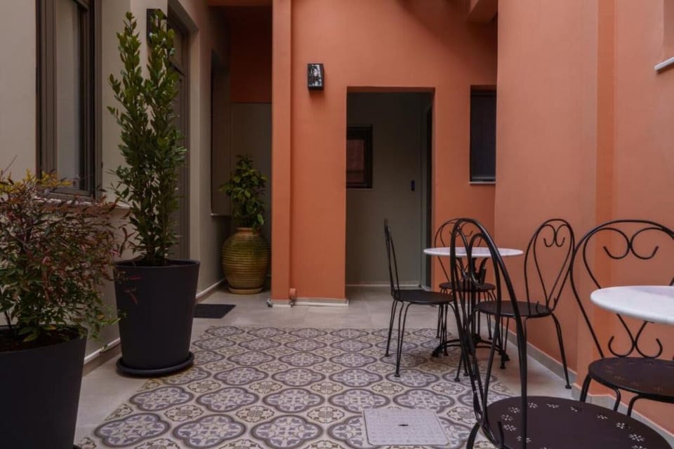 Shared internal courtyard 