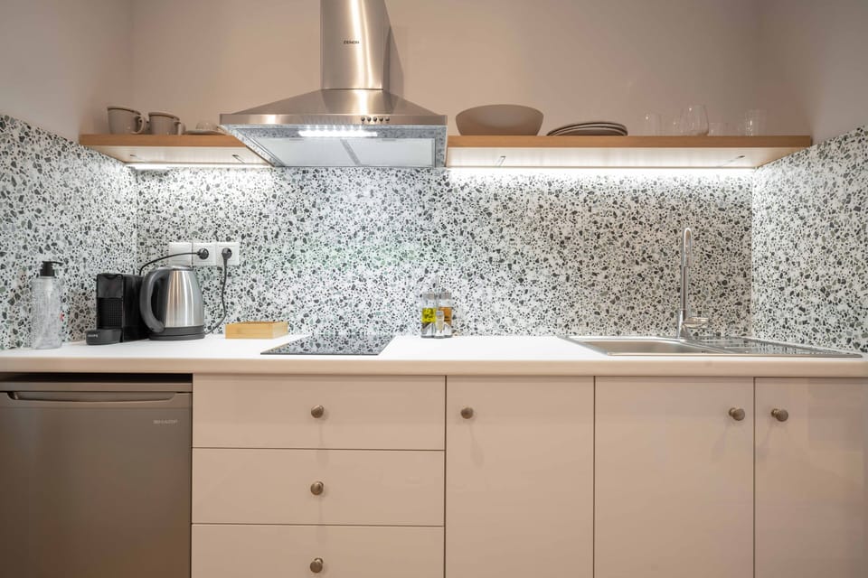 Fully-equipped kitchenette 